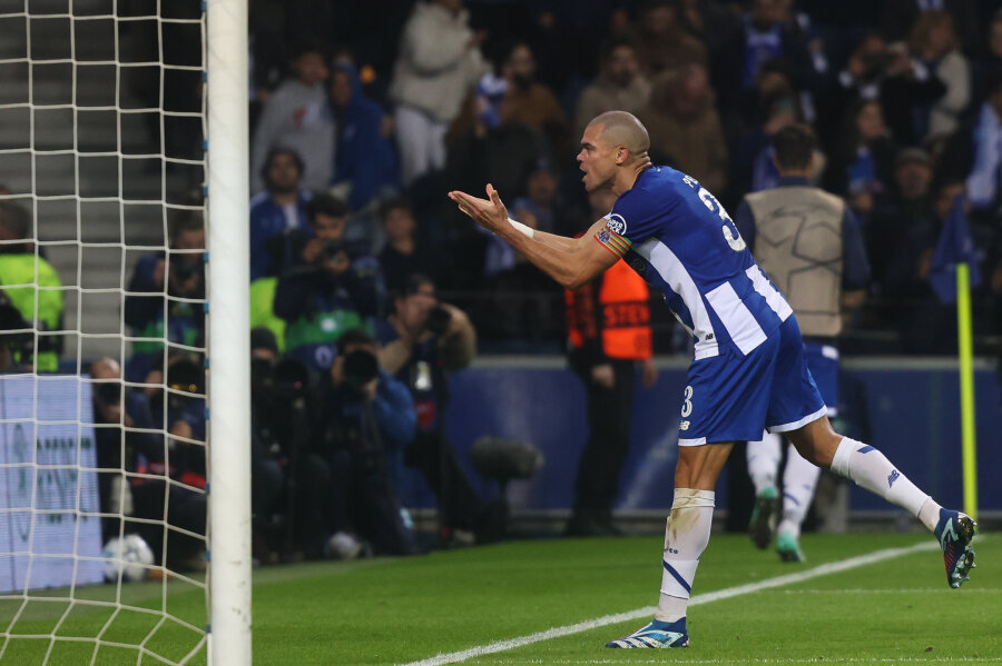 Pepe sets Champions League record