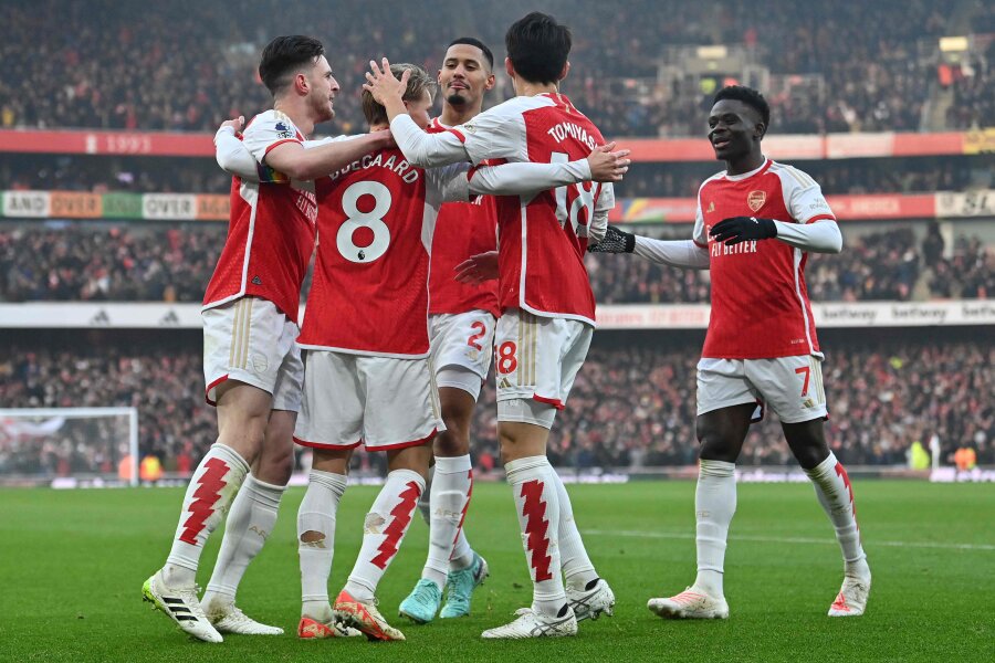 Arsenal" dealt with "Wolves