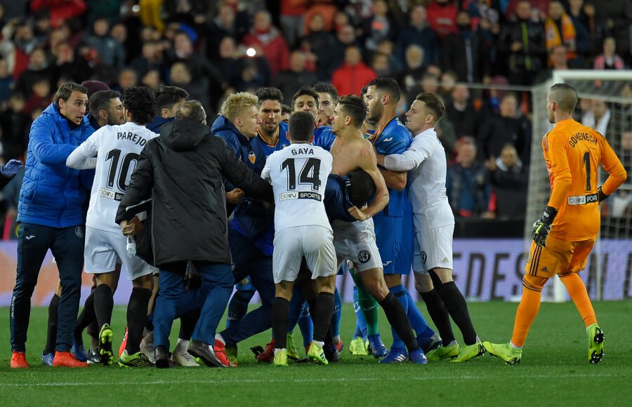 Getafe" and "Valencia" match - a rain of red cards