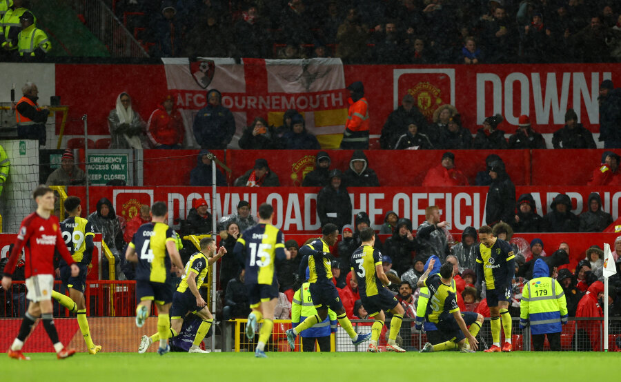 Bournemouth" humiliates "Man Utd" at "Old Trafford