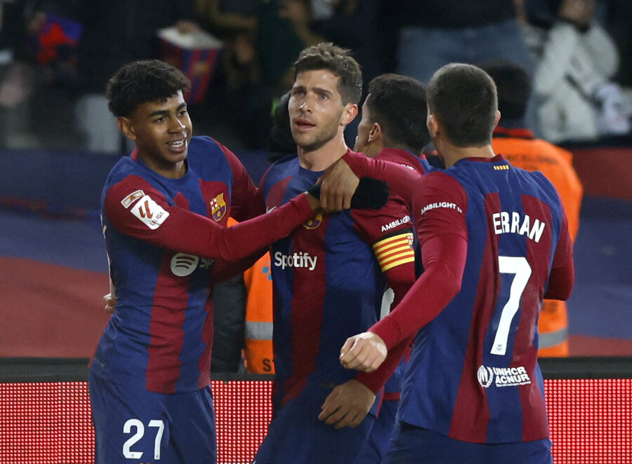 Barcelona" secured a dramatic victory against the bottom team of the Spanish league.