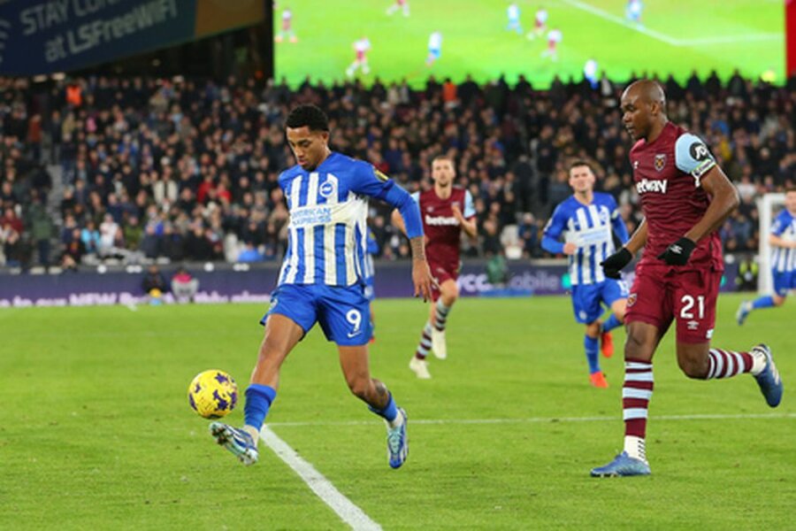 In England - "West Ham" and "Brighton" draw