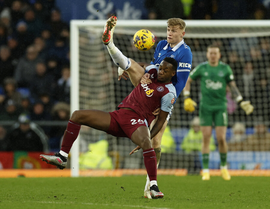 Everton" and "Aston Villa" parted ways with no goals scored