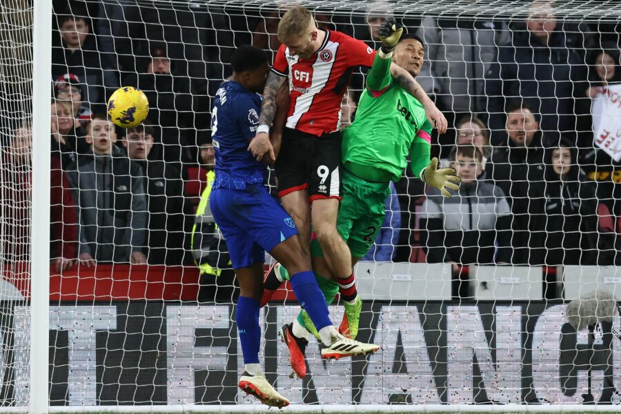 In a dramatic match, Sheffield United snatched a point against West Ham