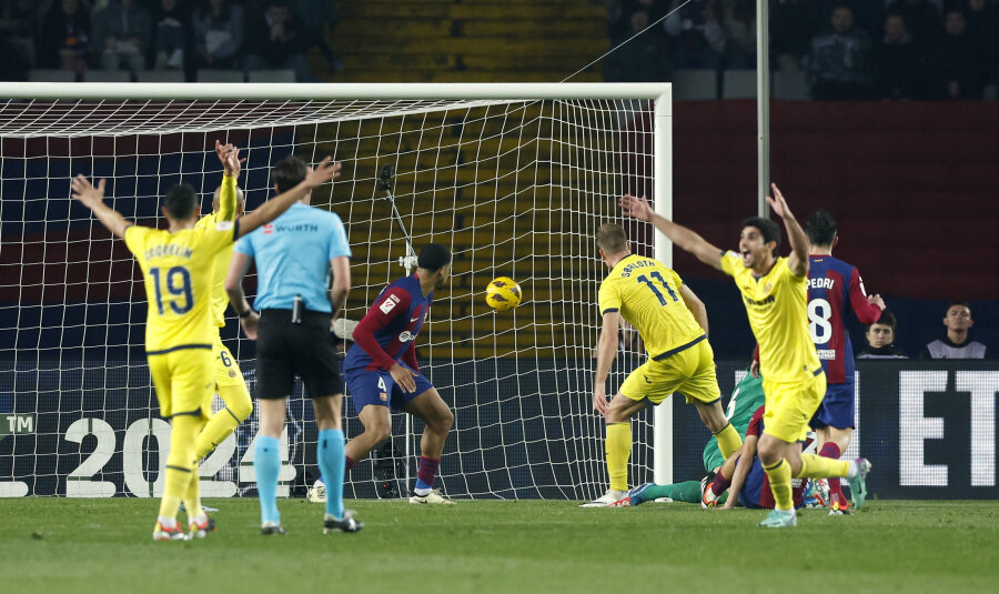 In Spain, "Barcelona" loses to "Villarreal" in a high-scoring match