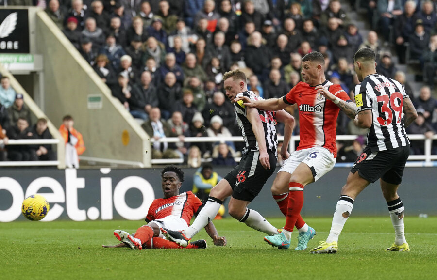 In the drama of eight goals -  "Newcastle" and "Luton" draw