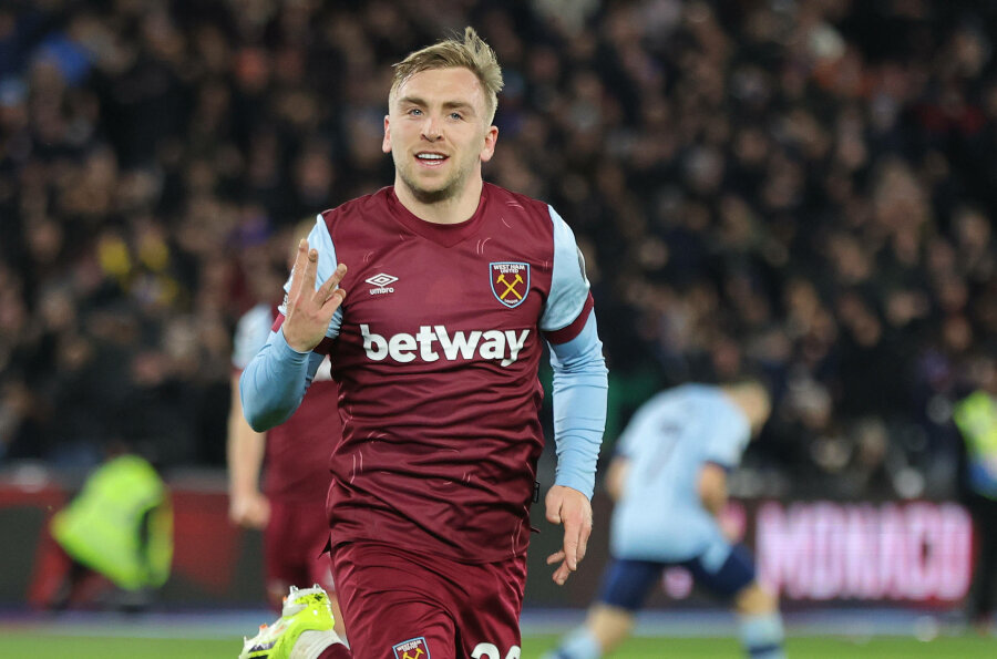 In England, West Ham United ended a streak of six winless matches