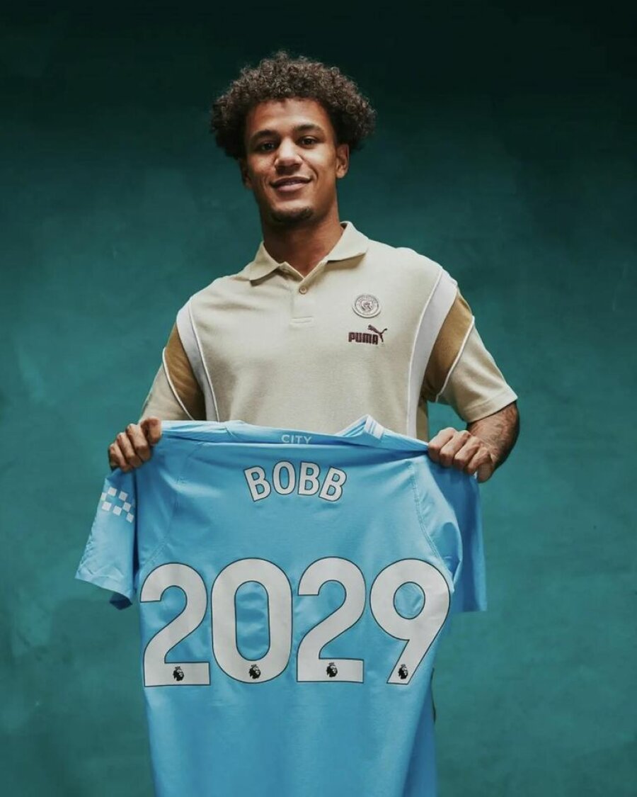 O. Bobbas remains in the "Manchester City" club for another five years