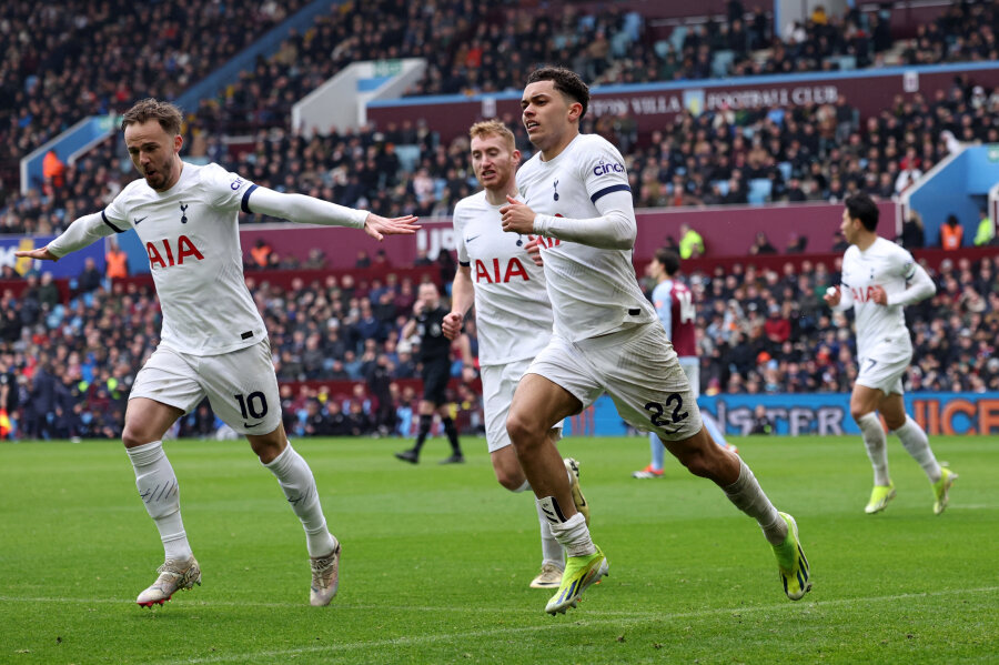 Tottenham" crushed "Aston Villa" in an important match