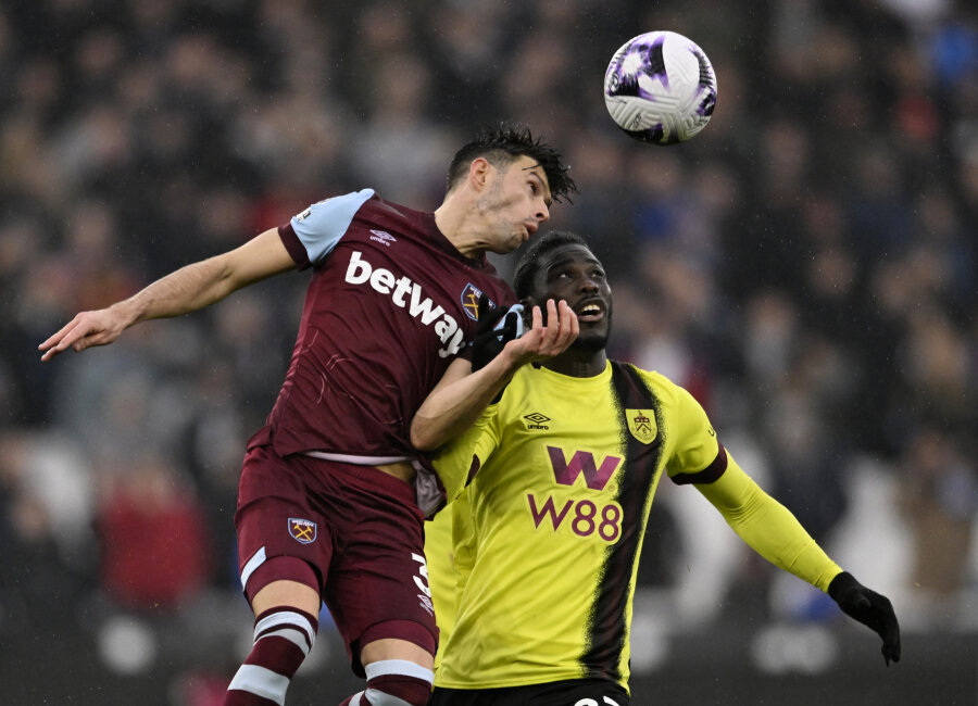 West Ham" narrowly avoided defeat against "Burnley", "Brighton" crushed "Nottingham" team