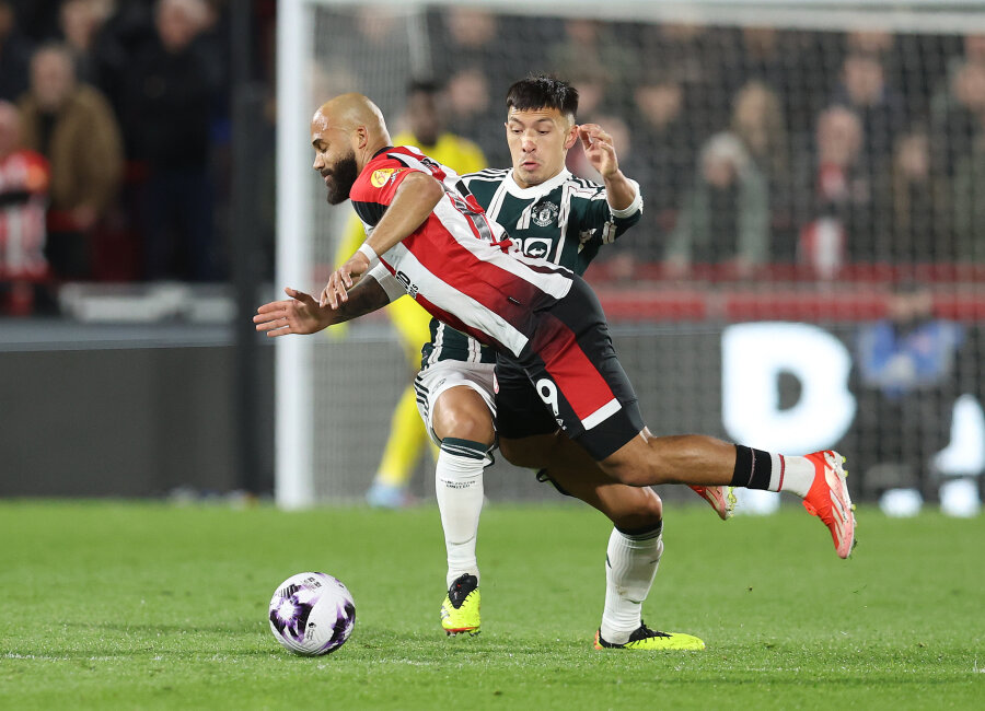 Teams of "Brentford" and "Man Utd" exchanged goals in added time and shared a point