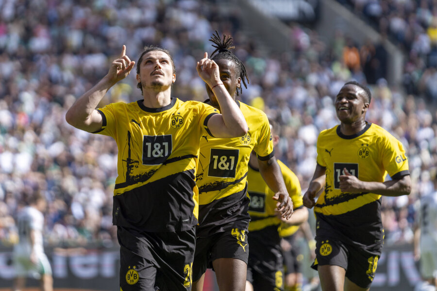 In Dortmund, "Borussia" defeated the Menchengladbach team