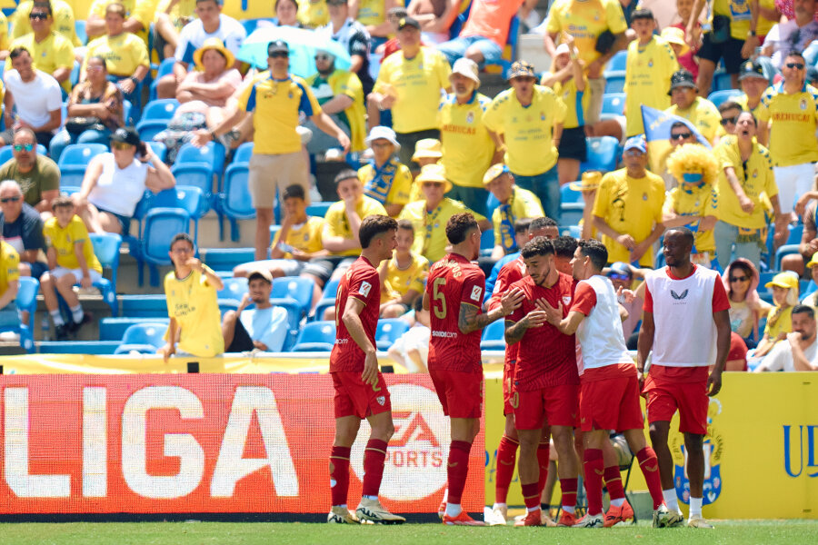 Sevilla" defeated the "Las Palmas" team as guests