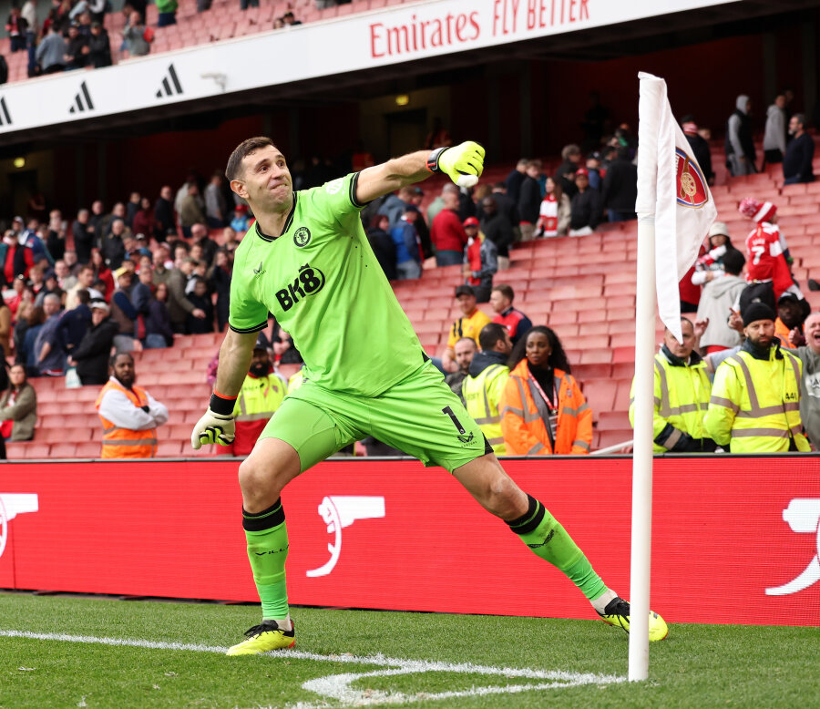 Aston Villa" goalkeeper E. Martinez: "I will always love London's Arsenal club