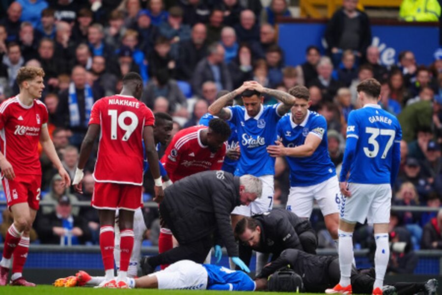 Bet's head injury in marked match - crucial win for Everton