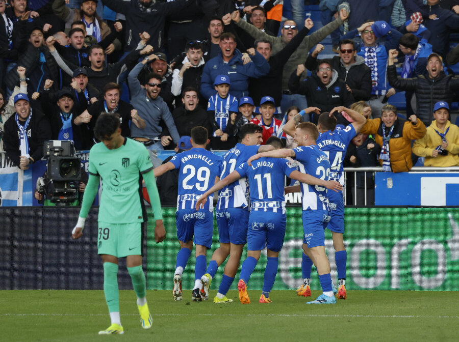 Alaves" goalkeeper denies victory to "Atletico" at home