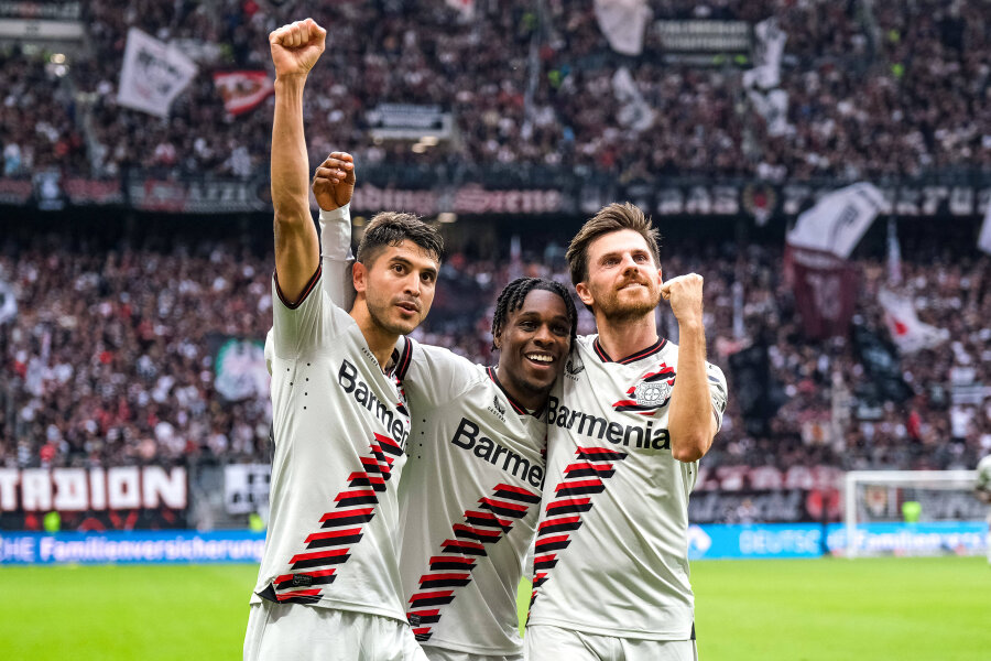 Leverkusen's "Bayer" equalizes with Lisbon's "Benfica" record holders after undefeated match