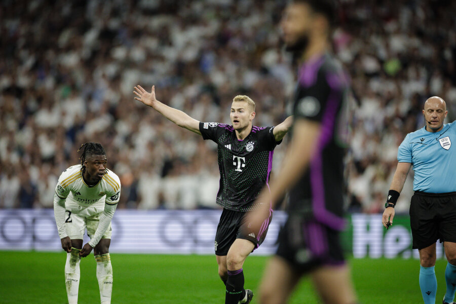 Confirmed: Referee unfairly whistled offside in "Real" and "Bayern" match.