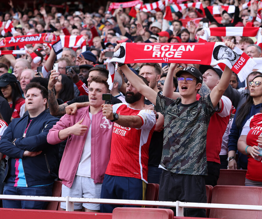 The "Arsenal" fanatics were mistaken in trying to disrupt the "Man City" players' rest