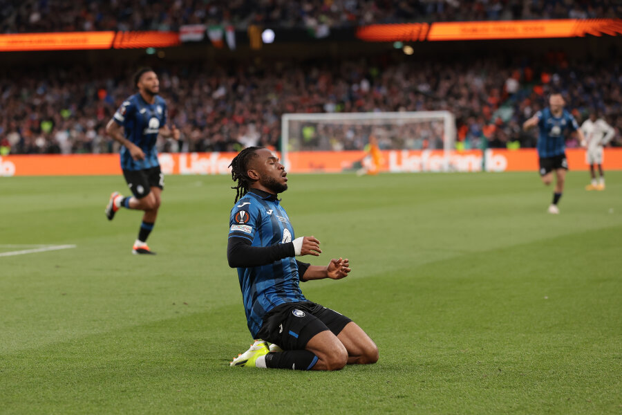 The myth of invincibility failed: Atalanta, led by A. Lookman, scored against Bayer in the Europa League final