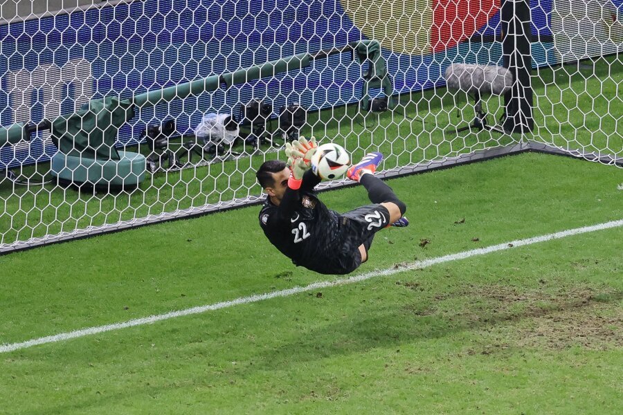 Portugal goalkeeper D. Costa entered the history books