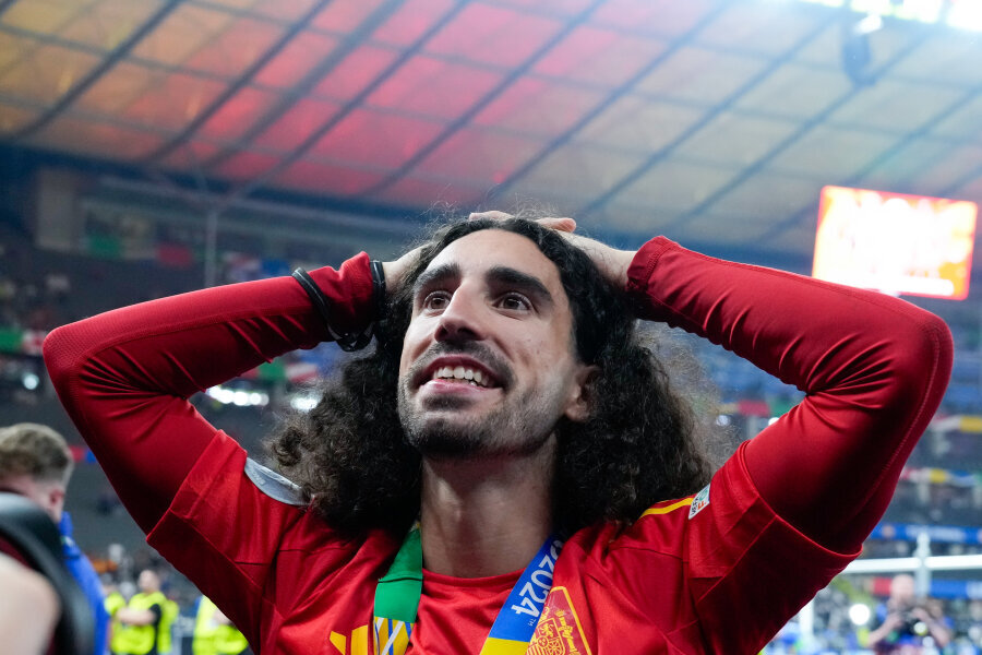 European Championship winner M. Cucurella provides a sharp response to G. Neville