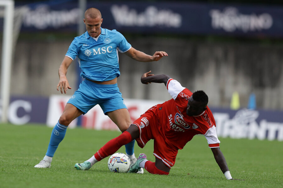 L. Ostigard officially became the new player of the "Rennes" club.