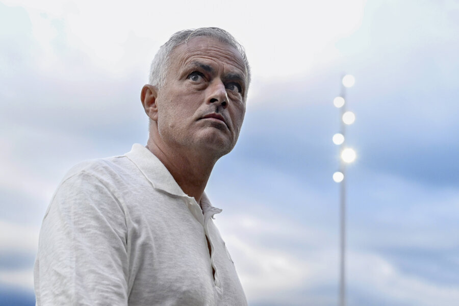 J. Mourinho's debut in Turkey – quick yellow card and minimal victory