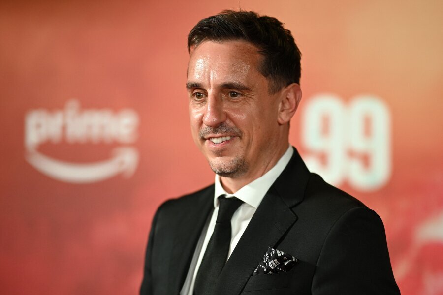 G. Neville and J. Carragher made predictions for the new Premier League season