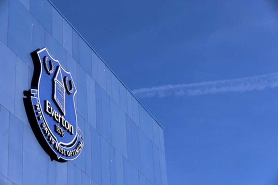 After a painful defeat - Everton fans' anger at the train station