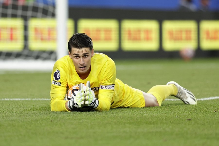 Kepa would like to shake hands with the Bournemouth team.