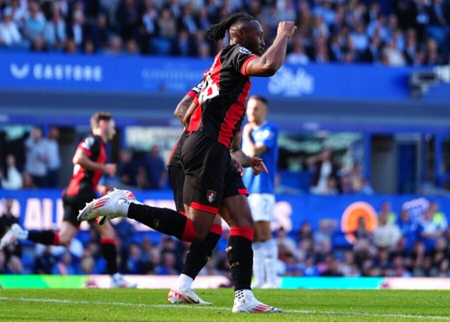 Sad situation: Everton team wasted a two-goal lead against Bournemouth and remains scoreless.