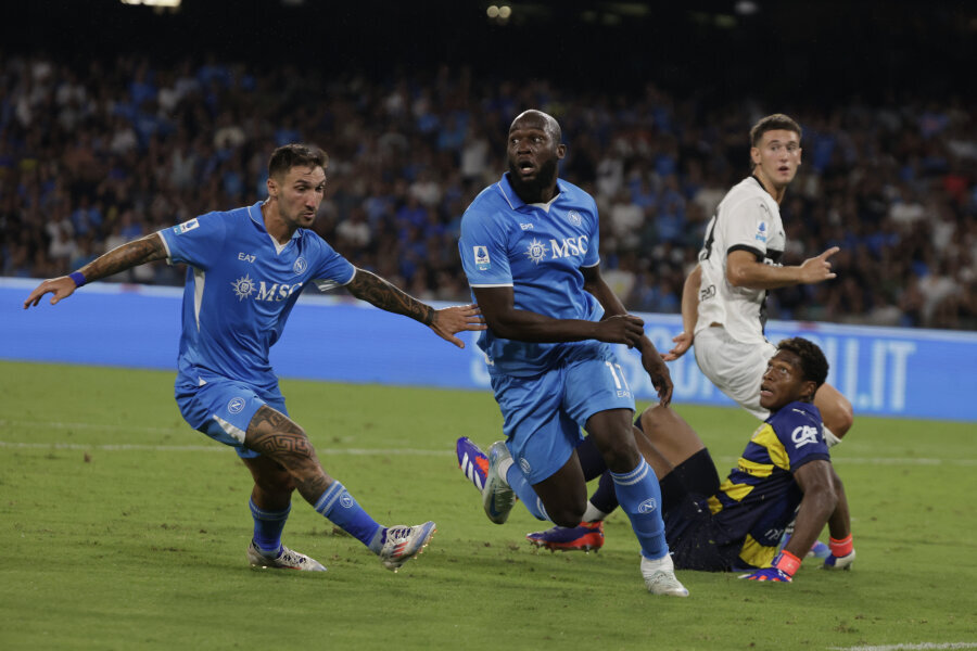 Lazio and AC Milan shared points, Napoli struggled to victory against Parma.