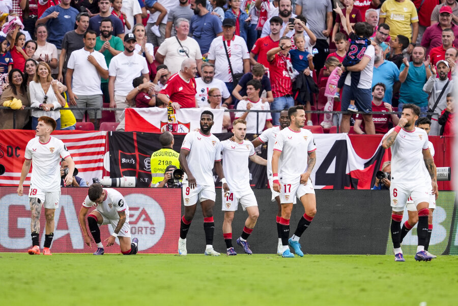 Sevilla snatched a point against Athletic Club at the end of the match.