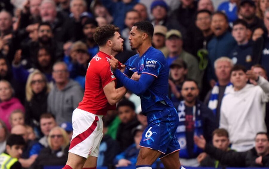 In London - serious disputes between players and the goalkeeper's show