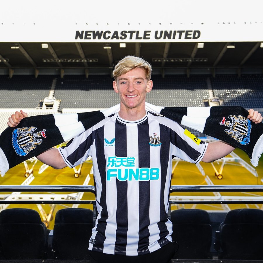 A. Gordon linked his future with Newcastle