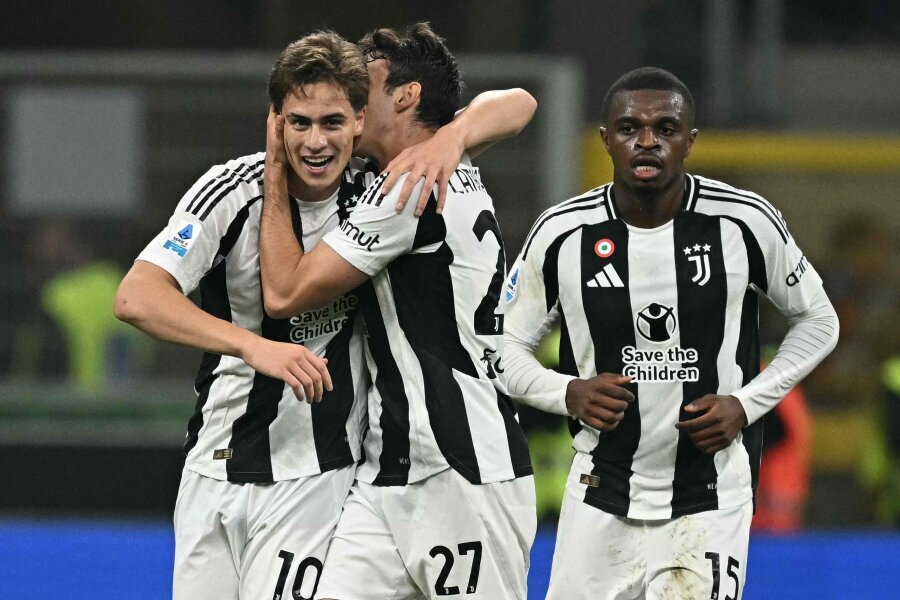 Juventus played a high-scoring draw against Parma club