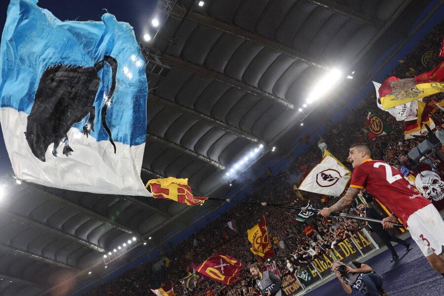 Roma fans have run out of patience: they sent a message to the management and the coach.