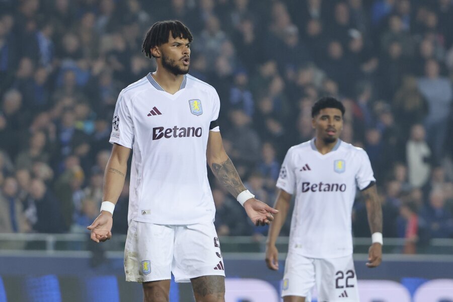 Pit: Aston Villa suffered their third consecutive defeat