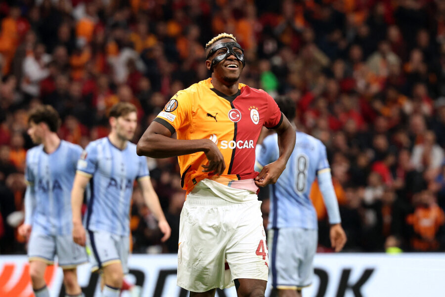 V. Osimhen's double gifted victory to Galatasaray in the clash with Tottenham.