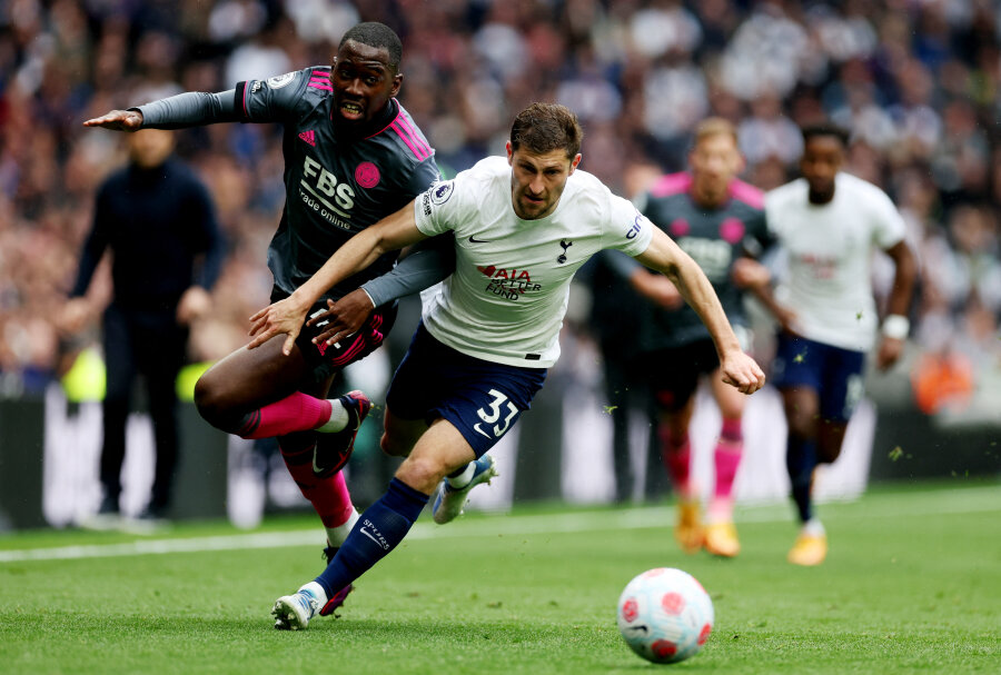 Tottenham extends contract with B. Davies