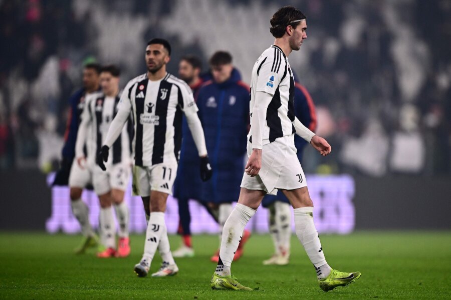 Juventus snatched a point against the Venezia club at home only at the very end.