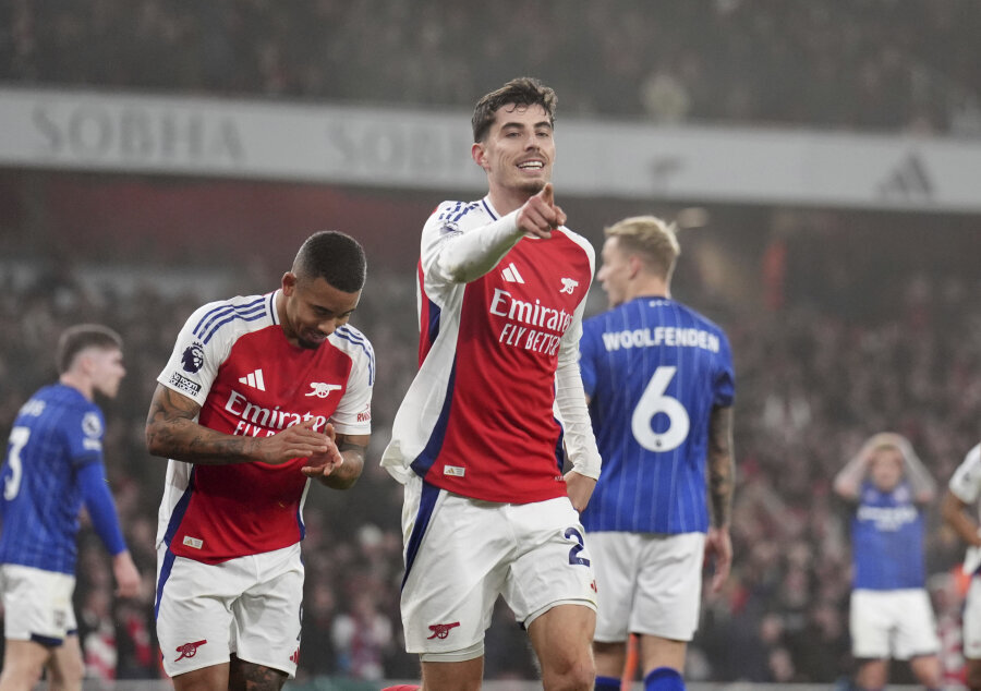 Arsenal defeated Ipswich by a minimal score