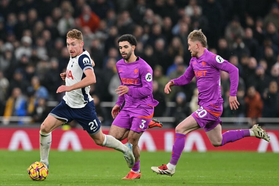 Tottenham fails to overcome Wolves, Nottingham continues impressive performance.