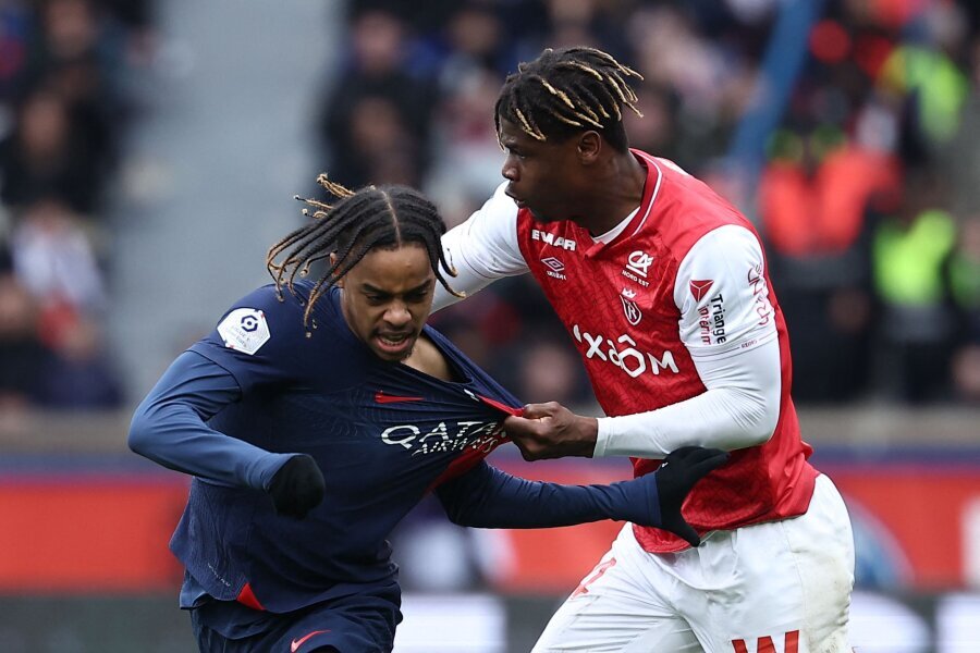 E. Agbadou signed a long-term contract with the Wolves club.