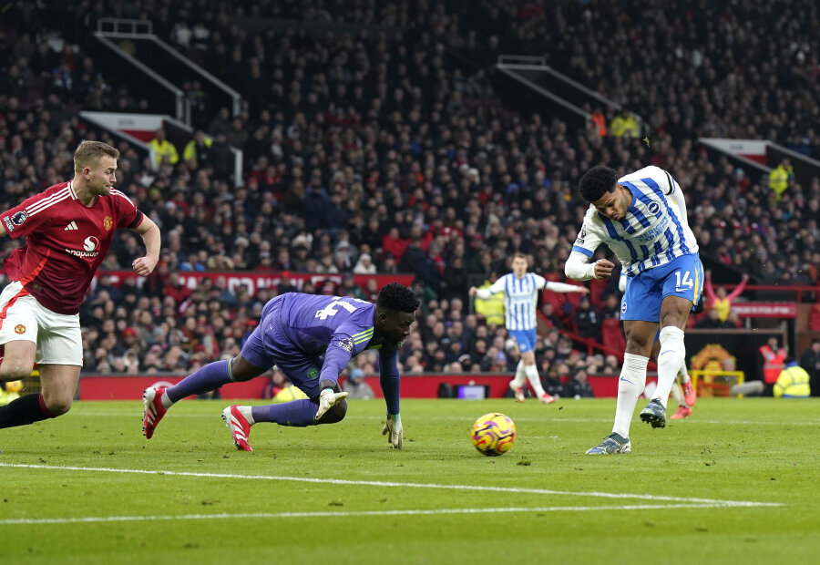 Brighton confidently handled Man Utd, Nottingham almost messed up against Southampton.