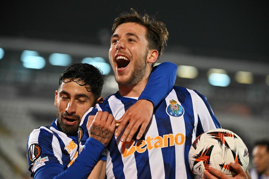 Manchester City reached an agreement with Porto for the expensive transfer of N. Gonzalez.