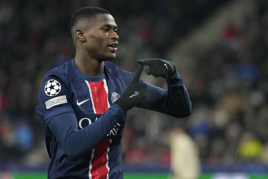 N. Mendes will continue to play for the PSG club.