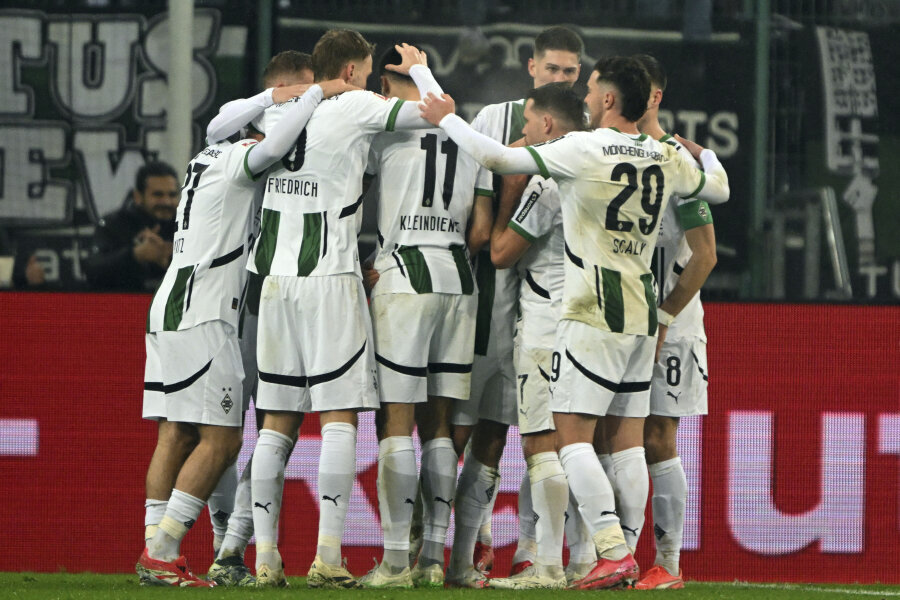 Borussia Mönchengladbach and Eintracht clubs ended in a peaceful draw