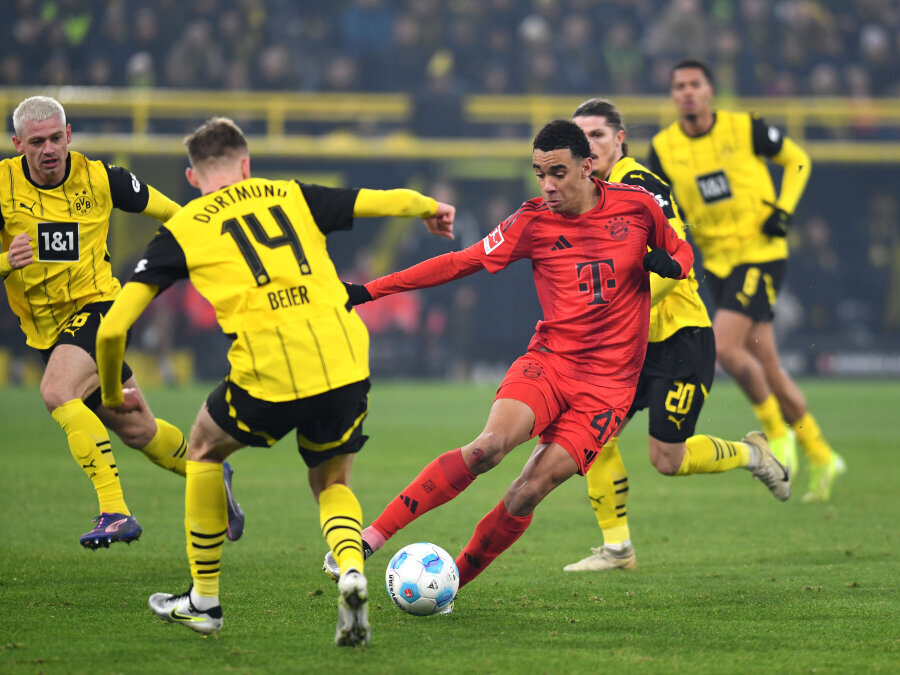 UEFA banned Bayern club from wearing red colored kit